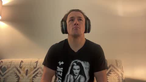 Snapshot of sirbubblesworth chatting on February 8, 2025, 12:17 am sirbubblesworth online show from February 8, 2025, 12:17 am