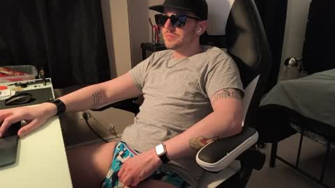 Snapshot of sirdaddymcqween chatting on April 2, 2026, 7:50 am Sir Daddy McQween online show from April 2, 2026, 7:50 am
