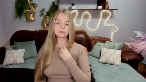 Snapshot of sirenabloom chatting on September 15, 2025, 4:23 am SirenaBloom online show from September 15, 2025, 4:23 am