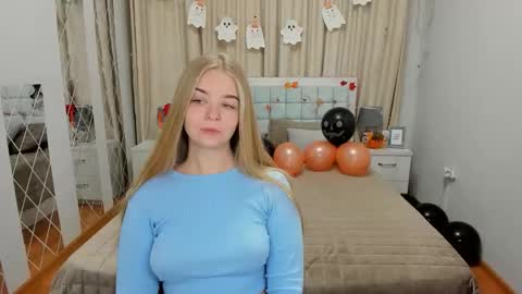 SirenaBloom online show from October 23, 2025, 5:51 am