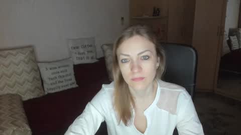Snapshot of sirenasilk chatting on December 23, 2025, 5:16 am sirenasilk online show from December 23, 2025, 5:16 am
