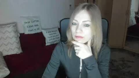 Snapshot of sirenasilk chatting on April 1, 2026, 9:43 am sirenasilk online show from April 1, 2026, 9:43 am