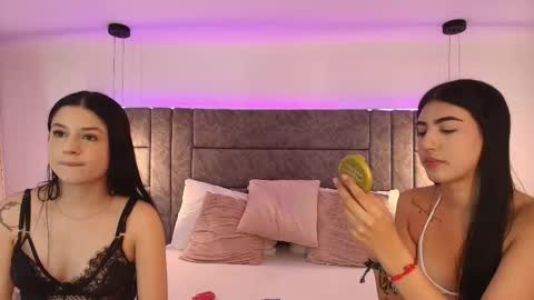 Snapshot of sirens_velvet__ chatting on February 27, 2026, 8:53 pm Sirens online show from February 27, 2026, 8:53 pm