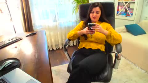 Snapshot of siriamasha chatting on December 3, 2024, 11:01 am Amasha11 online show from December 3, 2024, 11:01 am