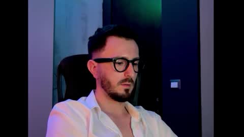 Sir Max online show from October 28, 2025, 8:55 pm