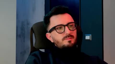 Sir Max online show from November 4, 2025, 10:20 pm