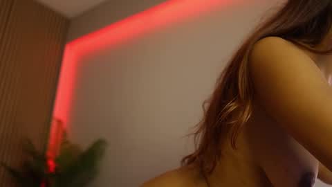 Dee online show from November 12, 2025, 8:52 pm