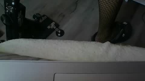 sissymia1234 online show from December 17, 2025, 3:23 am