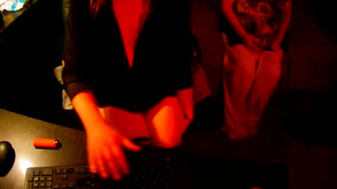 Snapshot of sissyred2314 chatting on September 27, 2025, 1:27 pm red online show from September 27, 2025, 1:27 pm