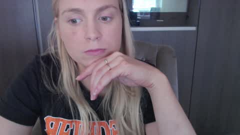 Snapshot of siswet19 chatting on October 20, 2025, 8:59 am Elise online show from October 20, 2025, 8:59 am