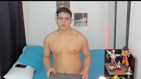 Snapshot of siul_bigcock chatting on December 2, 2024, 11:29 pm Siul Thompson online show from December 2, 2024, 11:29 pm