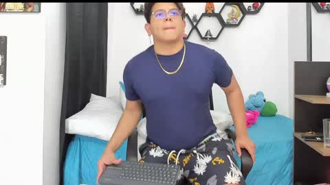 Snapshot of siul_bigcock chatting on January 17, 2025, 3:12 am Siul Thompson online show from January 17, 2025, 3:12 am