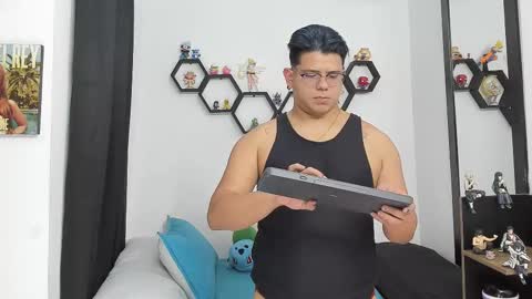 Snapshot of siul_bigcock chatting on February 10, 2025, 8:00 pm Siul Thompson online show from February 10, 2025, 8:00 pm