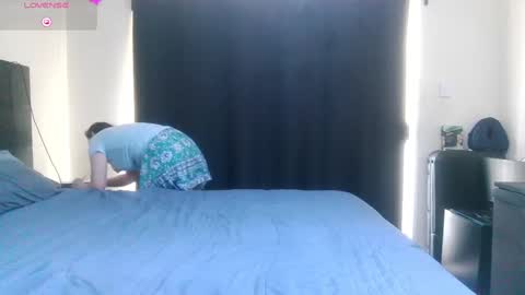 sizzlemewet online show from December 3, 2024, 2:03 am