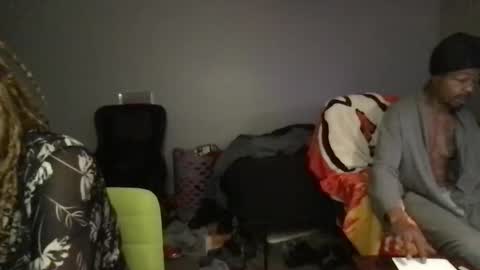 Snapshot of skarfos_babes chatting on December 3, 2024, 2:27 pm skarfos_babes online show from December 3, 2024, 2:27 pm