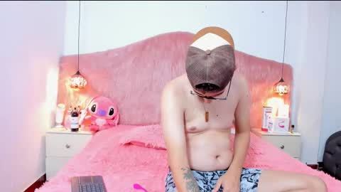 skarletruiz online show from November 17, 2025, 3:51 pm