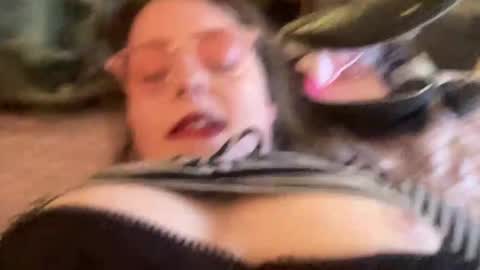 Snapshot of skarlettrose911 chatting on December 17, 2024, 8:43 pm Skarlett Rose online show from December 17, 2024, 8:43 pm