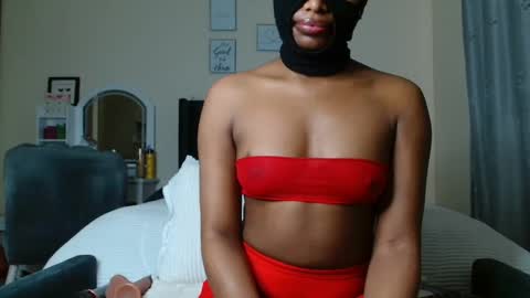Snapshot of skimask_freak chatting on December 4, 2024, 10:46 am Krystal Belle online show from December 4, 2024, 10:46 am