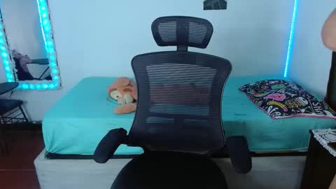 Snapshot of skinny__hott chatting on March 2, 2026, 12:01 pm Lorena online show from March 2, 2026, 12:01 pm