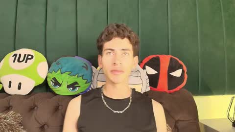 Snapshot of skinny_jean_ chatting on February 20, 2026, 8:31 pm skinny jean online show from February 20, 2026, 8:31 pm