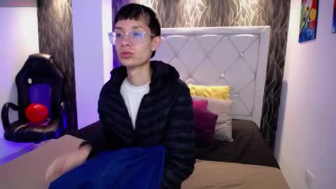 Snapshot of skinny_office chatting on February 19, 2026, 1:18 pm David online show from February 19, 2026, 1:18 pm