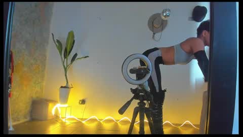 Snapshot of skinnybody_ chatting on April 7, 2026, 8:09 pm skinnybody_ online show from April 7, 2026, 8:09 pm