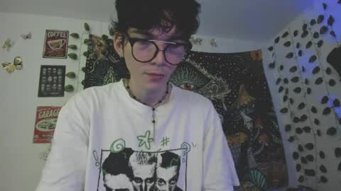 skiny_dann online show from April 21, 2026, 2:37 am