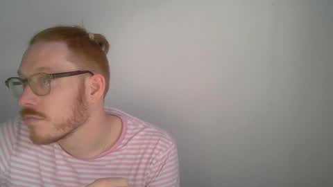sklave_s online show from August 3, 2026, 6:33 pm