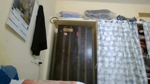 Snapshot of sklavepappu143 chatting on July 9, 2026, 7:34 am Indianslut1431 online show from July 9, 2026, 7:34 am