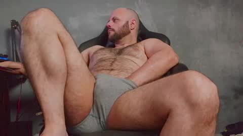 Snapshot of skullxxx83 chatting on June 1, 2026, 8:27 am Skull online show from June 1, 2026, 8:27 am