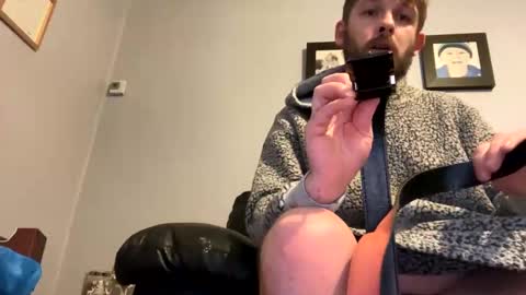 Snapshot of skuzzy25 chatting on December 26, 2024, 5:04 am skuzzy25 online show from December 26, 2024, 5:04 am