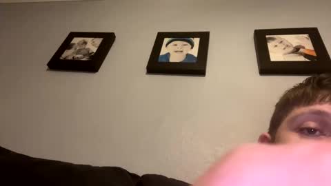 Snapshot of skuzzy25 chatting on February 19, 2025, 10:31 pm skuzzy25 online show from February 19, 2025, 10:31 pm