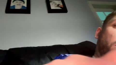 Snapshot of skuzzy25 chatting on February 22, 2025, 1:35 pm skuzzy25 online show from February 22, 2025, 1:35 pm