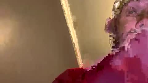 Snapshot of skuzzy25 chatting on March 2, 2025, 1:15 am skuzzy25 online show from March 2, 2025, 1:15 am