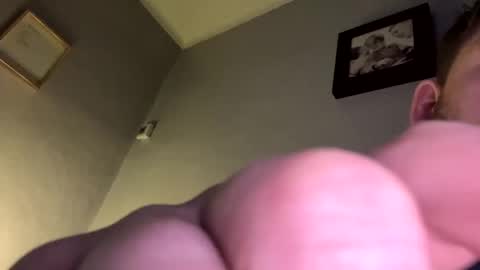 Snapshot of skuzzy25 chatting on March 11, 2025, 12:00 am skuzzy25 online show from March 11, 2025, 12:00 am