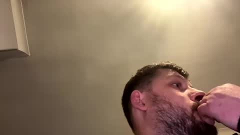 Snapshot of skuzzy25 chatting on March 12, 2025, 10:39 pm skuzzy25 online show from March 12, 2025, 10:39 pm