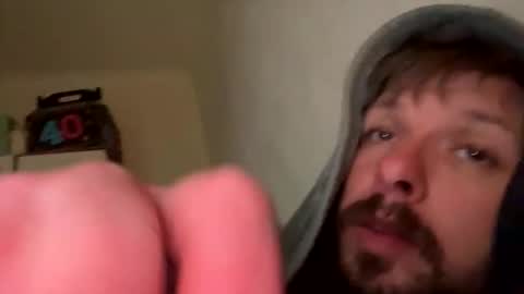 Snapshot of skuzzy25 chatting on October 18, 2025, 7:09 am skuzzy25 online show from October 18, 2025, 7:09 am