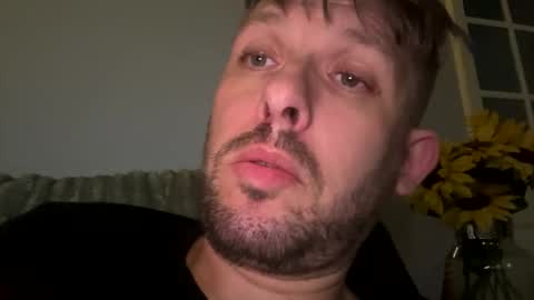 Snapshot of skuzzy25 chatting on October 31, 2025, 7:09 am skuzzy25 online show from October 31, 2025, 7:09 am