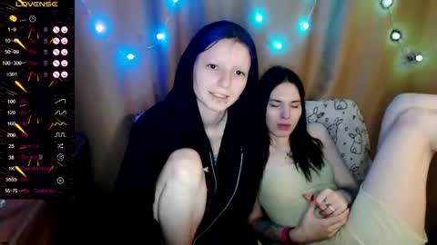 Snapshot of sky9669 chatting on January 28, 2025, 7:00 pm Iska Im genderfluid theyheshenot use ht have reasons and Mia my t-gf sheher online show from January 28, 2025, 7:00 pm