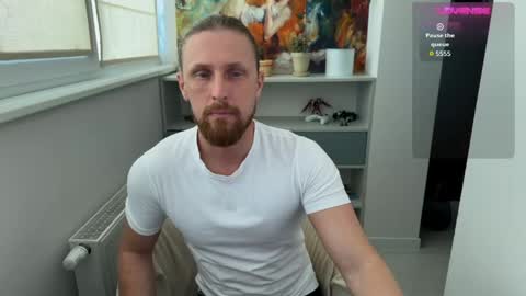 Snapshot of sky_guy25 chatting on June 4, 2026, 8:20 am sky_guy25 online show from June 4, 2026, 8:20 am