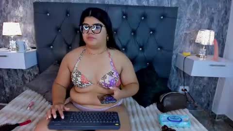 Snapshot of sky_white_ chatting on June 22, 2026, 12:02 pm sky_white_ online show from June 22, 2026, 12:02 pm