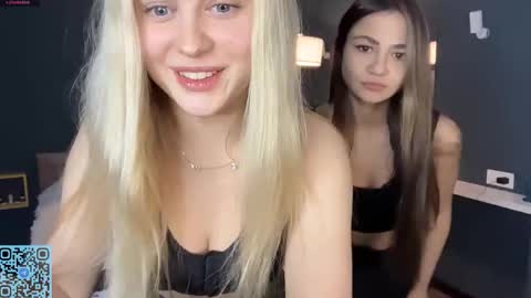 Snapshot of skyeveil chatting on February 7, 2026, 6:55 pm Skye online show from February 7, 2026, 6:55 pm