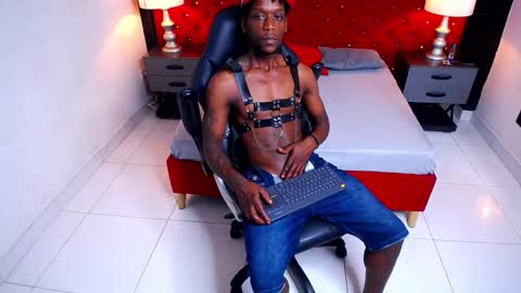 Snapshot of skylerbigxxx chatting on October 17, 2025, 4:26 am SKYLERBIGXXX online show from October 17, 2025, 4:26 am