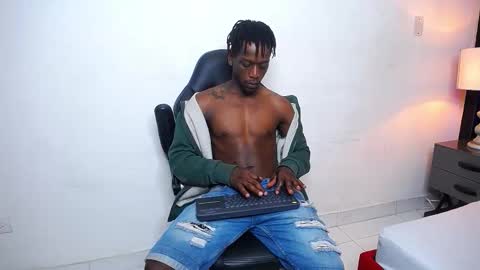 Snapshot of skylerbigxxx chatting on October 19, 2025, 4:02 am SKYLERBIGXXX online show from October 19, 2025, 4:02 am