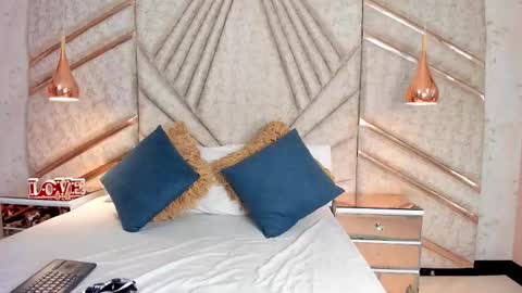 skylerbloom online show from October 15, 2025, 3:28 am