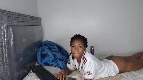 Snapshot of skyqueen0 chatting on October 28, 2025, 5:48 pm skyqueen0 online show from October 28, 2025, 5:48 pm