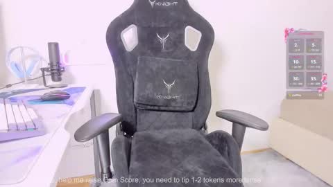 Snapshot of skyqueeni chatting on November 25, 2025, 8:25 am Nastya online show from November 25, 2025, 8:25 am