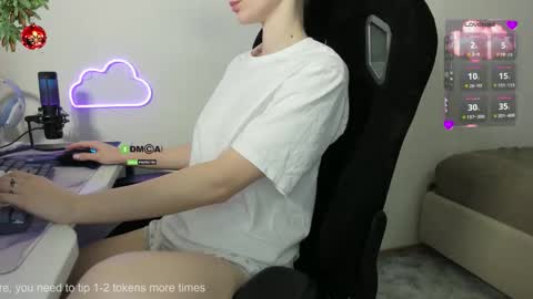 Snapshot of skyqueeni chatting on December 18, 2025, 10:10 am Nastya online show from December 18, 2025, 10:10 am