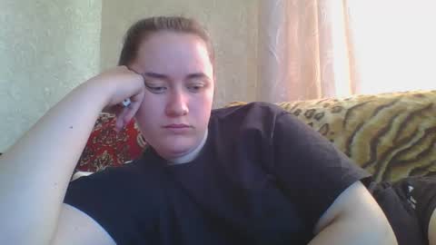 skyressie333 online show from April 19, 2026, 6:35 am