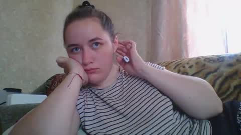 Snapshot of skyressie333 chatting on June 3, 2026, 6:27 am skyressie333 online show from June 3, 2026, 6:27 am